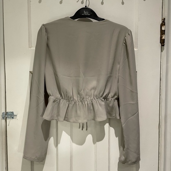SOLD 🏷️ | Aritzia Sunday Best Tie Front Blouse - Picture 3 of 4
